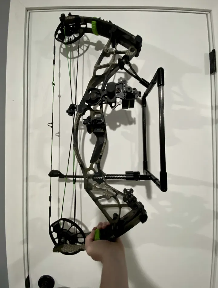 Stealth Shield prototype mounted on a compound bow, side profile